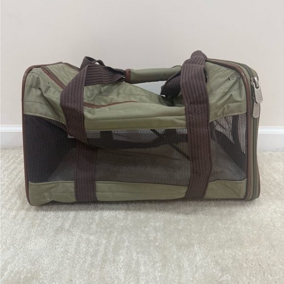 SHERPA PET CARRIER Small Dog Puppy Cat Airline Approved - Olive Green and Brown - Picture 1 of 10
